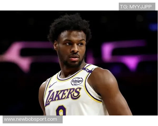 夸梅直言布朗尼在大学表现平平不及部分高中球员的潜力与实力 夸梅直言布朗尼在大学表现平平不及部分高中球员的潜力与实力