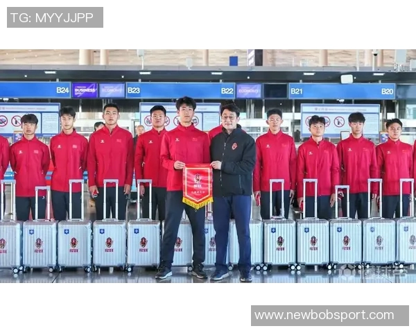 中国犀旺队在法国欧塞尔足球训练基地隆重举行升国旗仪式展现爱国情怀